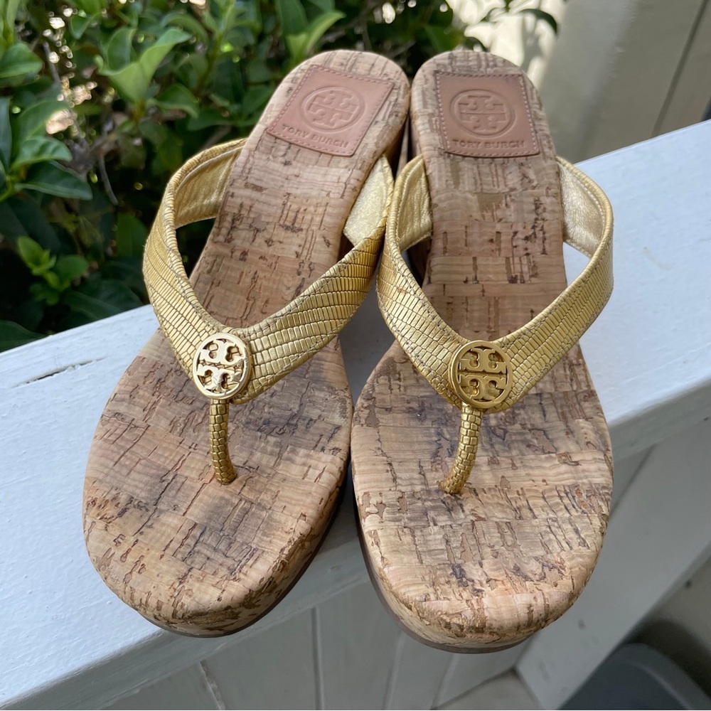 Tory Burch Suzy Metallic Gold Platform Wedge Thong Sandals 6
